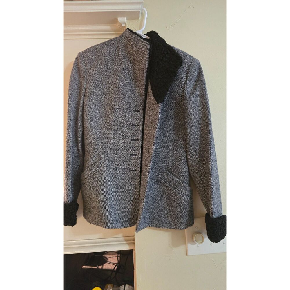 Jones  New York Wool Tweed WM SZ 8P Black Faux Persian Lamb Accents Suit Jacket